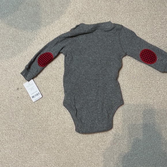 Carters Penguin Onesie Size Babies 6 Momths - Picture 3 of 5